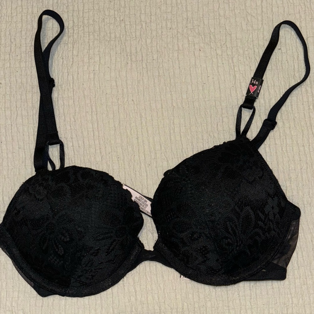 NWT Victoria Secret Lace Bra